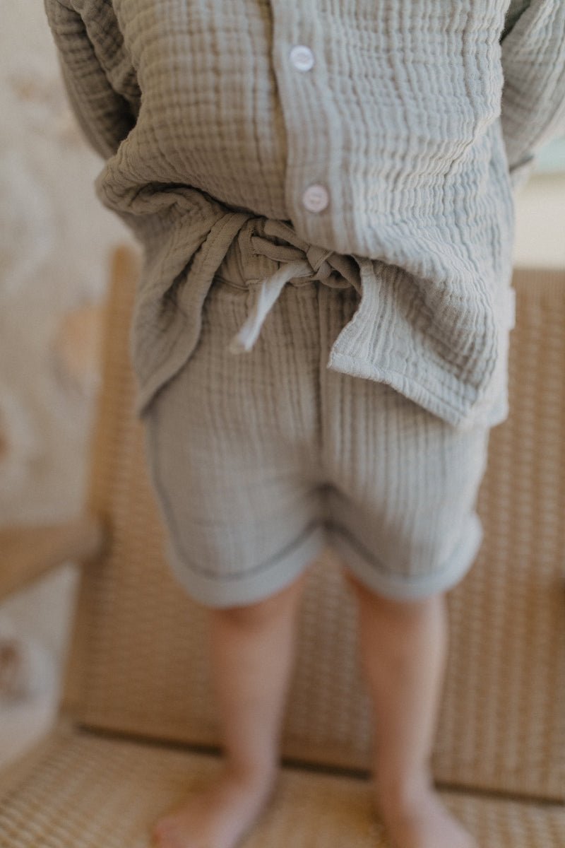 Leevje Shorts aus Musselin "Soft Green"
