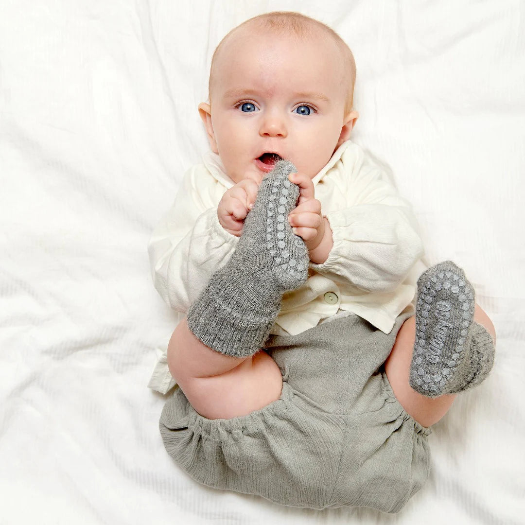 GoBabyGo Rutschfeste Socken aus Alpakawolle "Grey Melange"