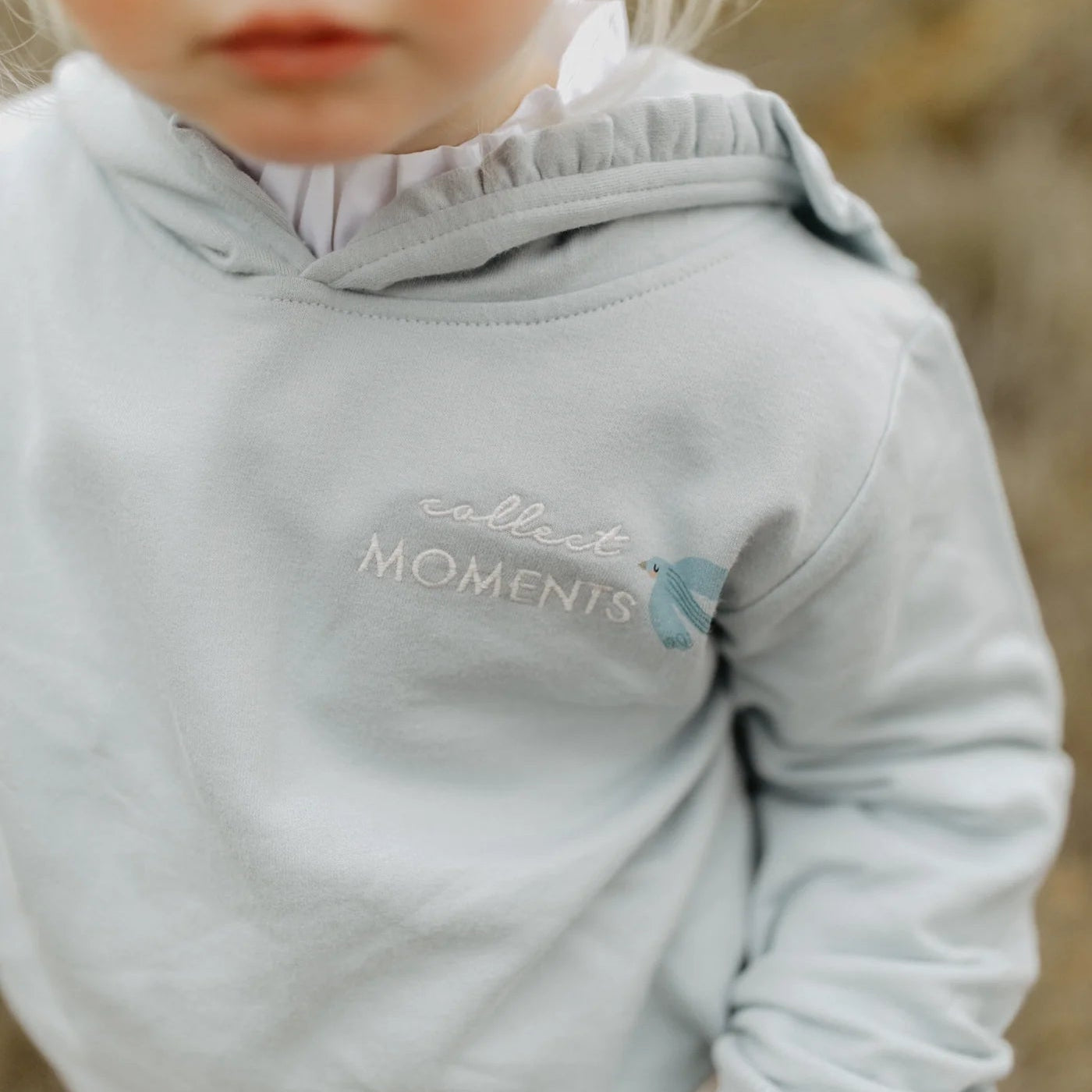 Leevje Oversized Hoodie „collect moments“ – mit Rüschenkapuze