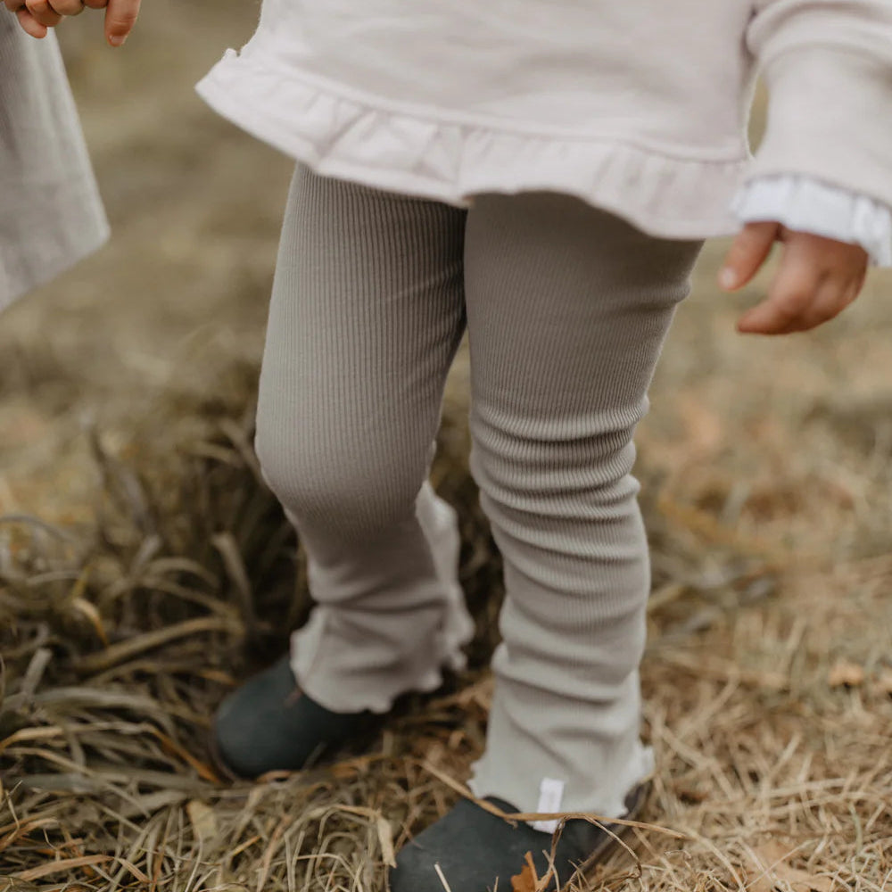Leevje Schlag-Leggings „Soft Green“ – mit Schleife aus Bio-Baumwolle