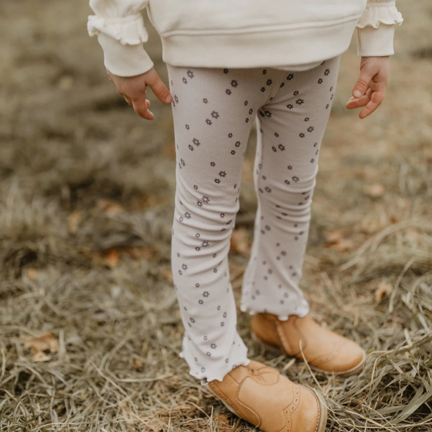 Leevje Schlag-Leggings „Lavender Flowers“ – mit Schleife aus Bio-Baumwolle