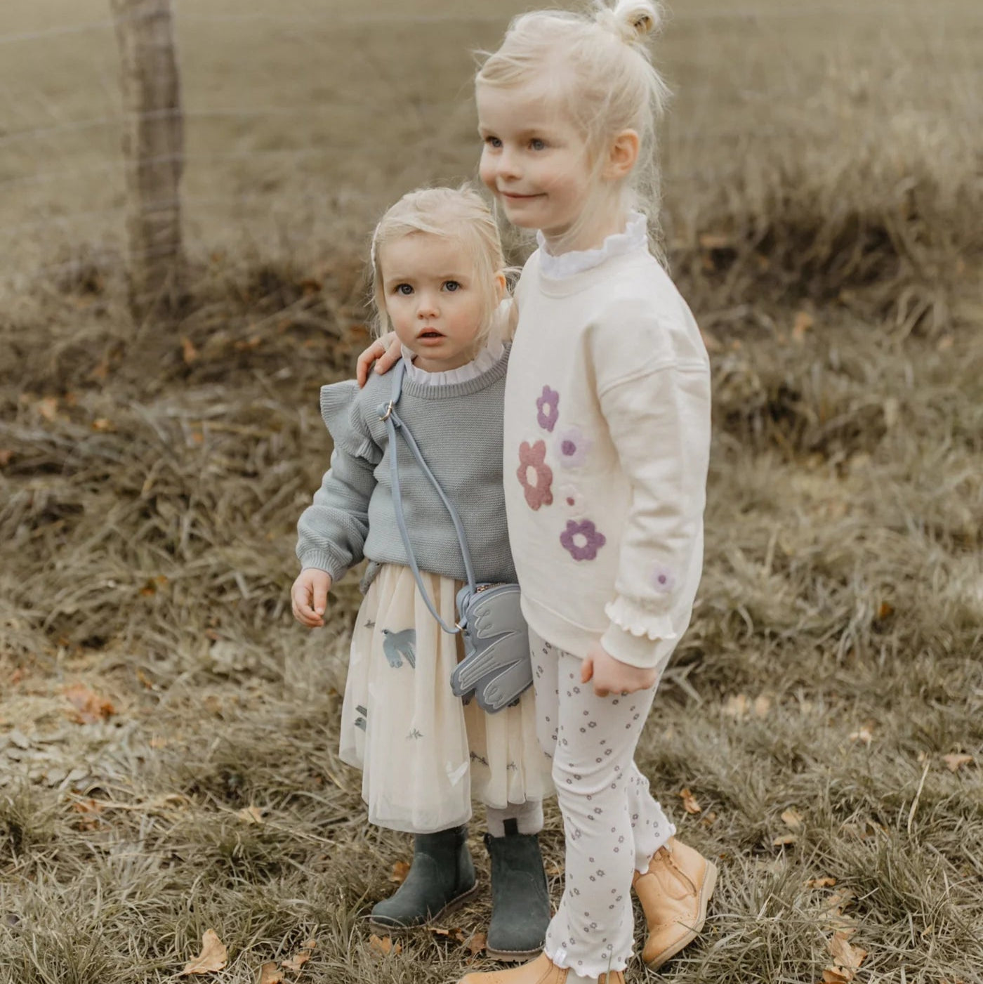 Leevje Schlag-Leggings „Lavender Flowers“ – mit Schleife aus Bio-Baumwolle