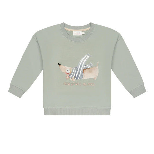 Leevje Unisex Oversized Sweatshirt Dackel „adventure awaits“ – soft green