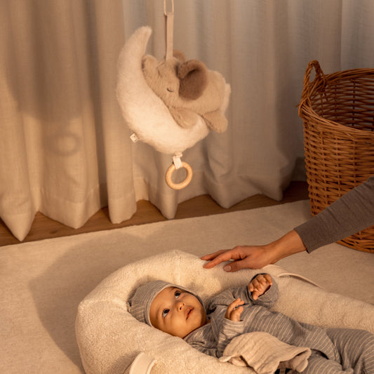 Liewood Musik-Mobile Mandy - Babyelefant auf Mond in Mist/Sandy