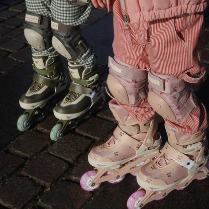 Konges Slojd Leuchtende Rollerskates "Cherry"