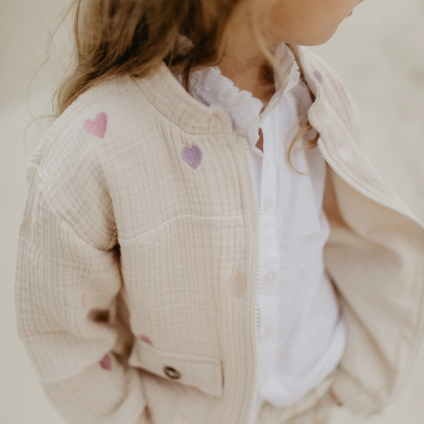 Leevje Musselin-Jacke mit Herz-Stickerei