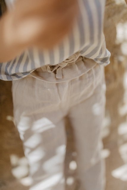 Leevje Leinenhose mit Rüsche und Schleife