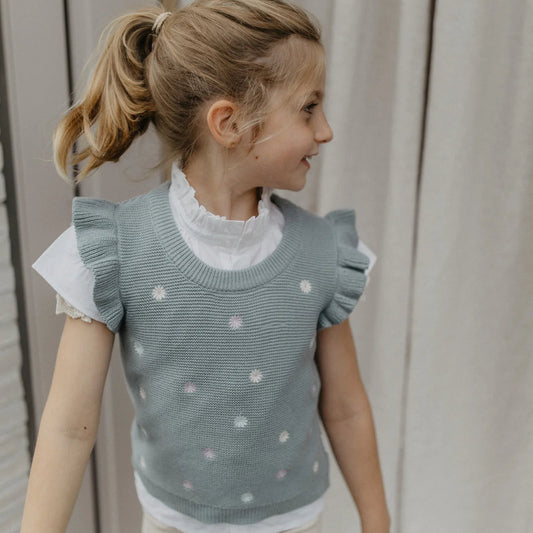 Leevje Stricktop mit Volantärmeln und floraler Stickerei