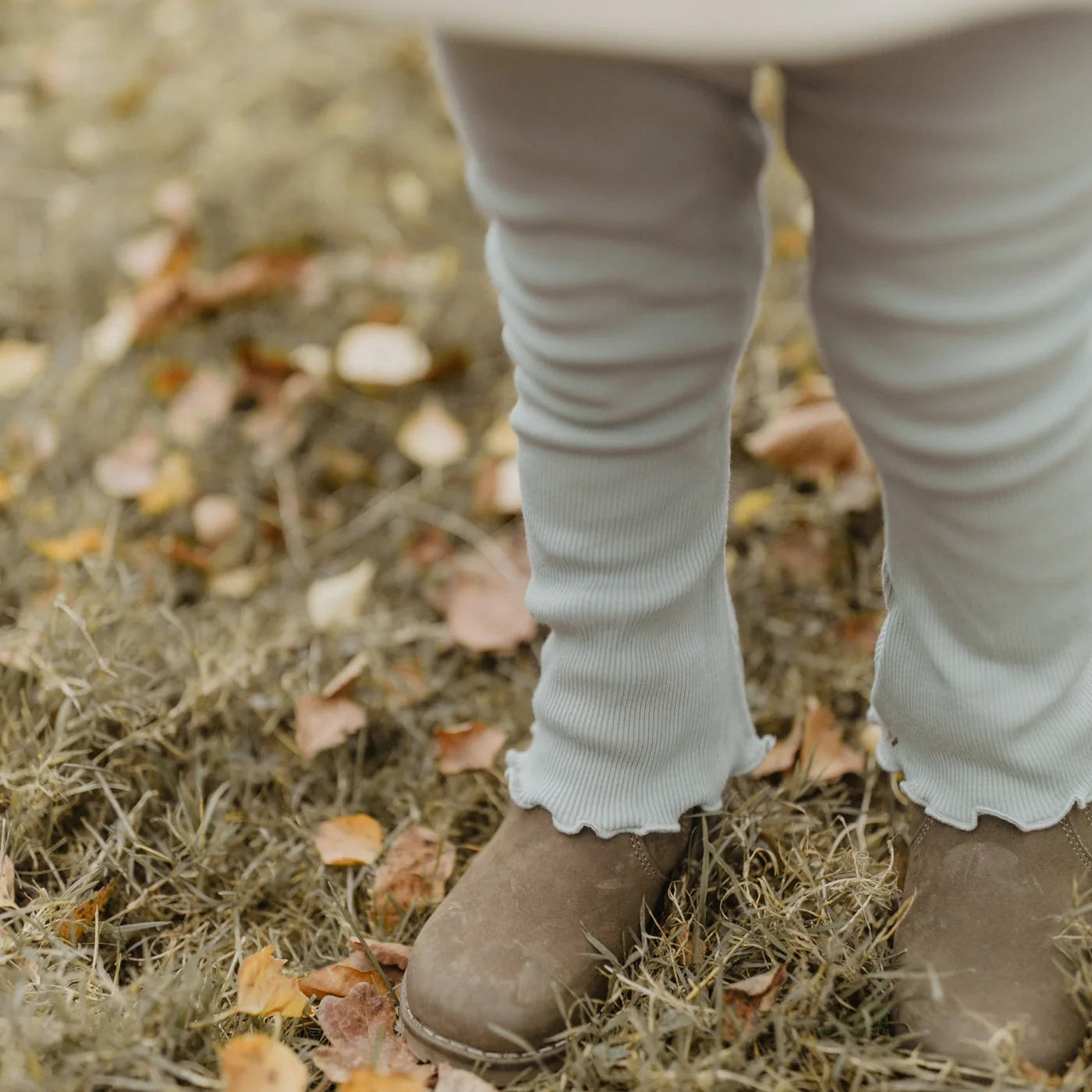 Leevje Schlag-Leggings „Soft Green“ – mit Schleife aus Bio-Baumwolle