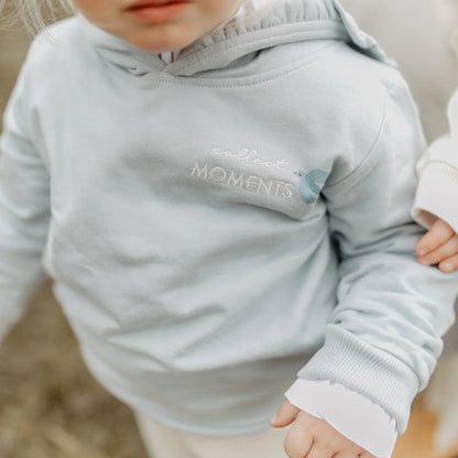 Leevje Oversized Hoodie „collect moments“ – mit Rüschenkapuze